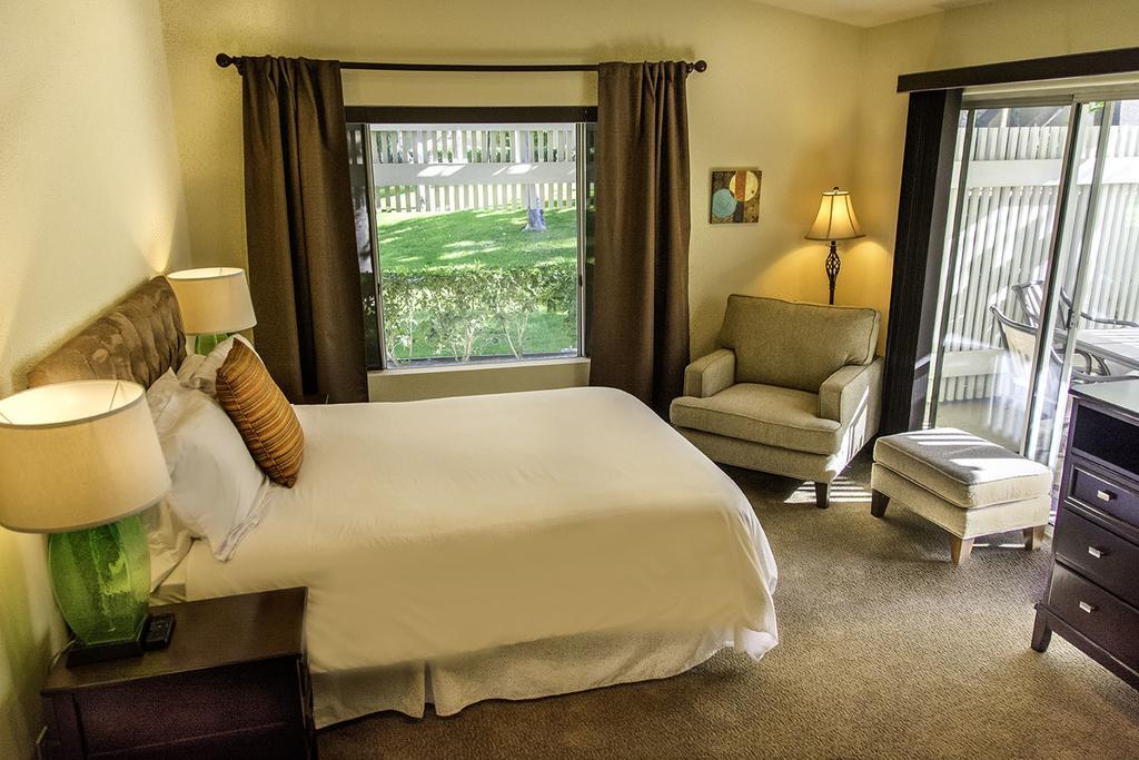 The Villas At Emerald Desert Desert Palms Room photo
