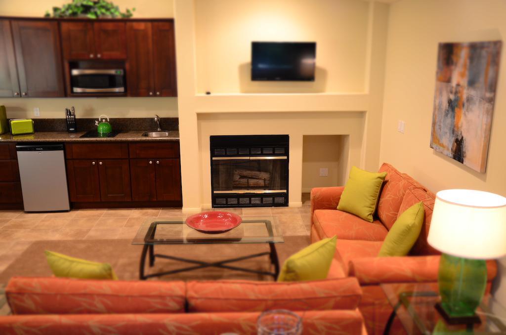 The Villas At Emerald Desert Desert Palms Room photo